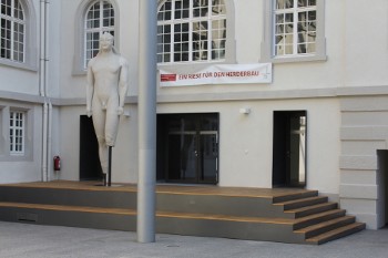 Der Kouros auf seinem neuen Platz (1)